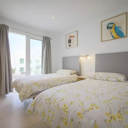 Renata With Private Heated Pool And Hot Tub Villa Puerto del Carmen (Lanzarote)