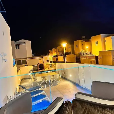 Villa Renata With Private Heated Pool And Hot Tub Puerto del Carmen (Lanzarote)