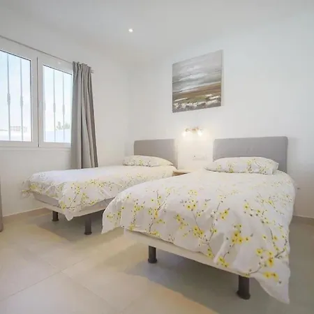 Renata With Private Heated Pool And Hot Tub * Puerto del Carmen (Lanzarote)