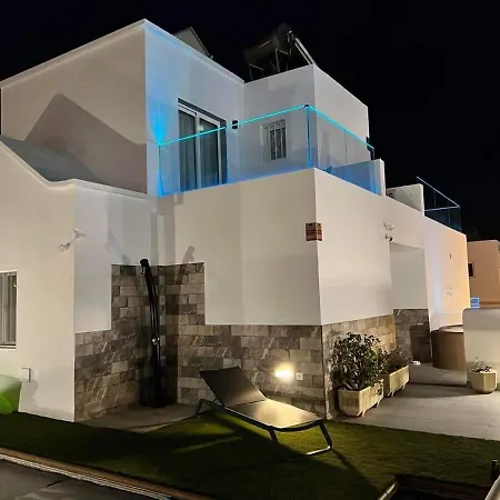 Villa Renata With Private Heated Pool And Hot Tub *